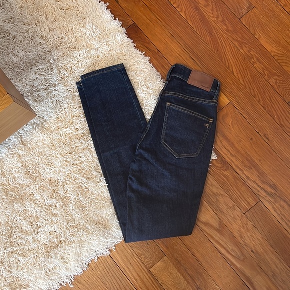 • Madewell High-Rise Skinny Jeans • - Picture 2 of 10